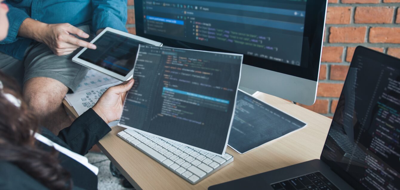 Two software developers are analyzing together about the code wr